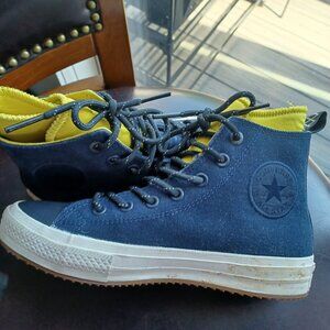 High Top Converse Chuck Taylor - M6 or W8
